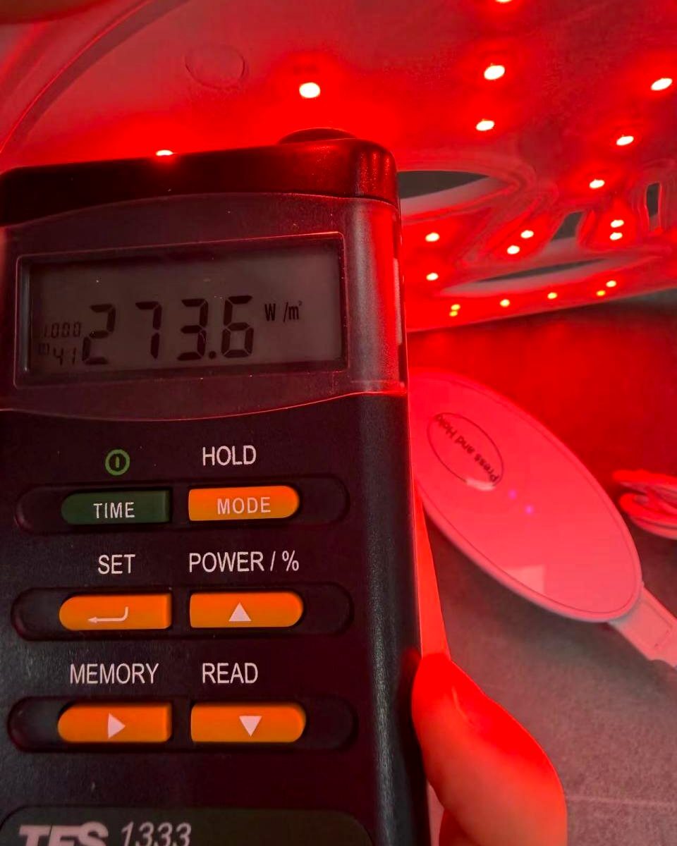 Light meter reading at 0cm on the Omnilux LED mask